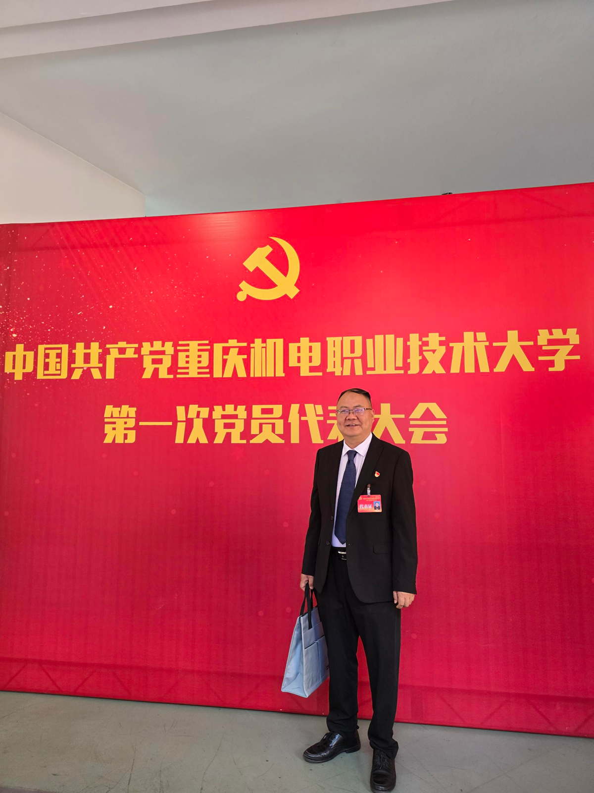 何英